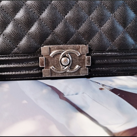 Classic Chanel Caviar microchipped medium Boy Bag - Picture 2 of 12